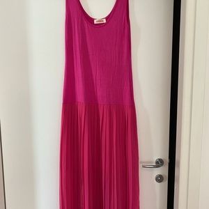 Made in Italy 🇮🇹 Pink dress with the pleated skirt. New! Never worn